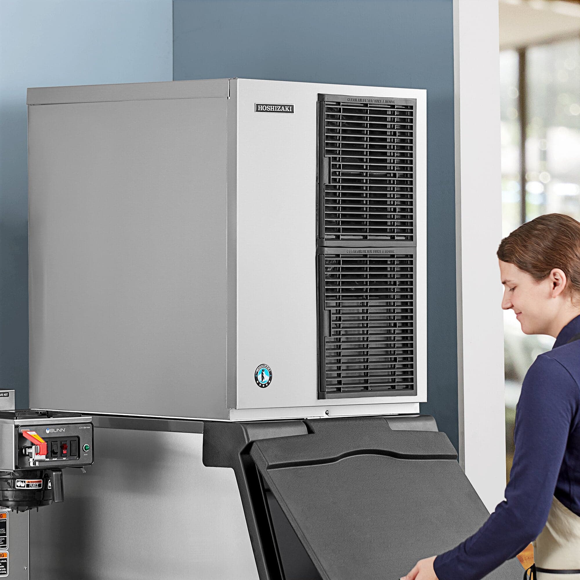 Hoshizaki KM-520MAJ 22" Machine à glaçons croissant format étroit à refroidissement par air - 556 lb. — image 5