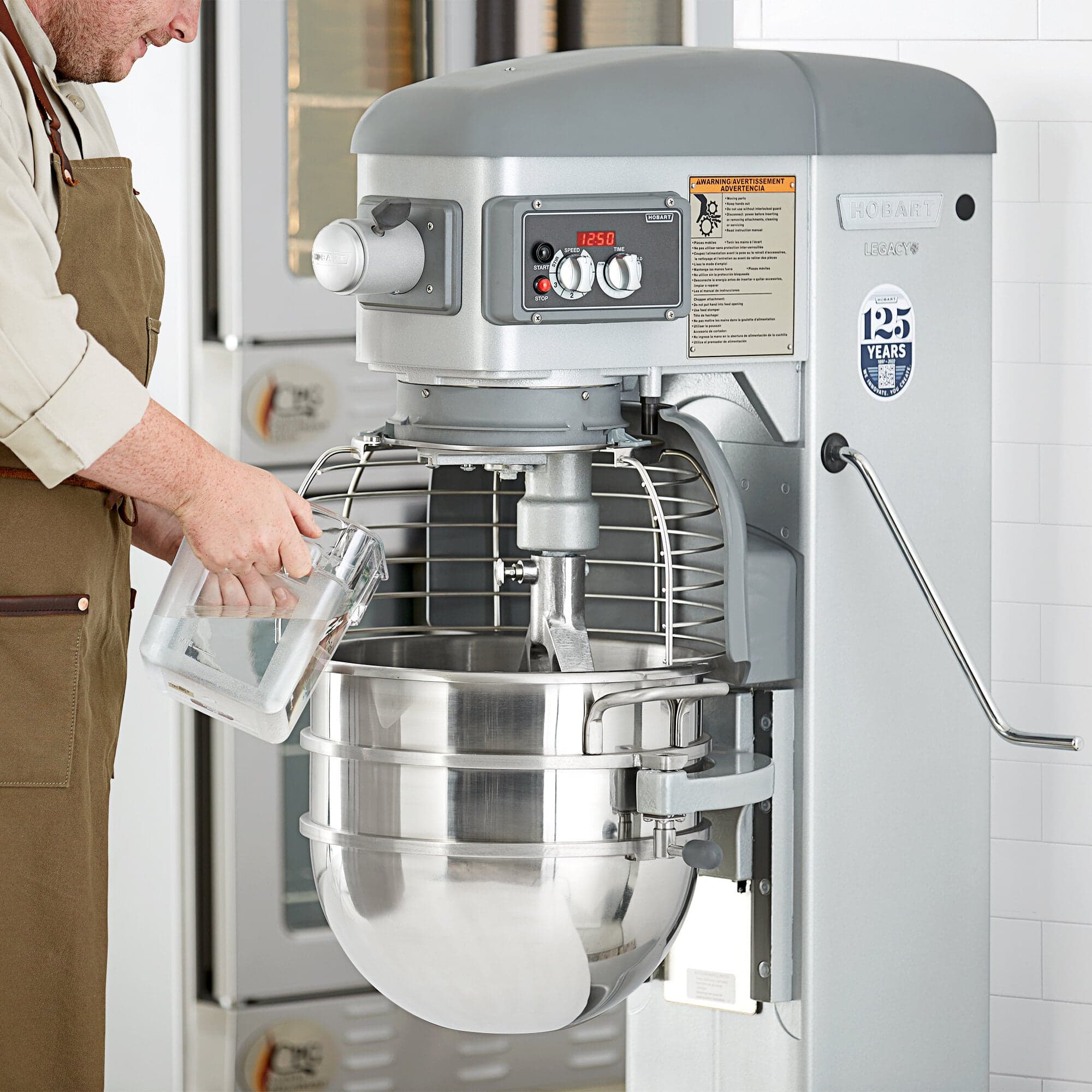 Hobart Legacy+ HL300 30 Qt. Mélangeur planétaire sur pied avec protecteur et accessoires standards - 120V, 3/4 hp — image 4